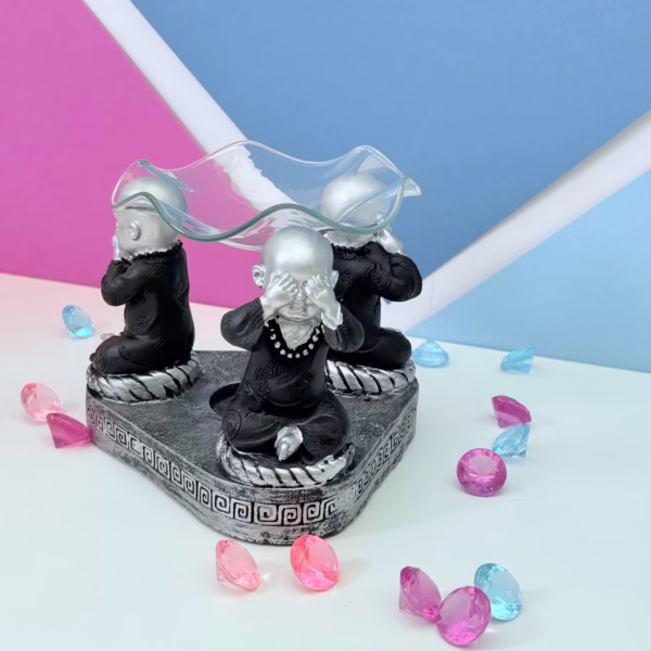 Waxbrander-zen monnikjes