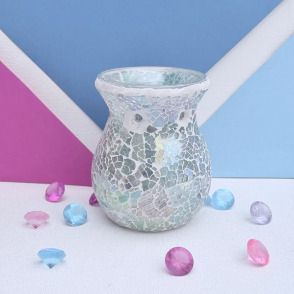 De kleine mozaïek waxbrander is een compacte geurbrander gemaakt van glas en g