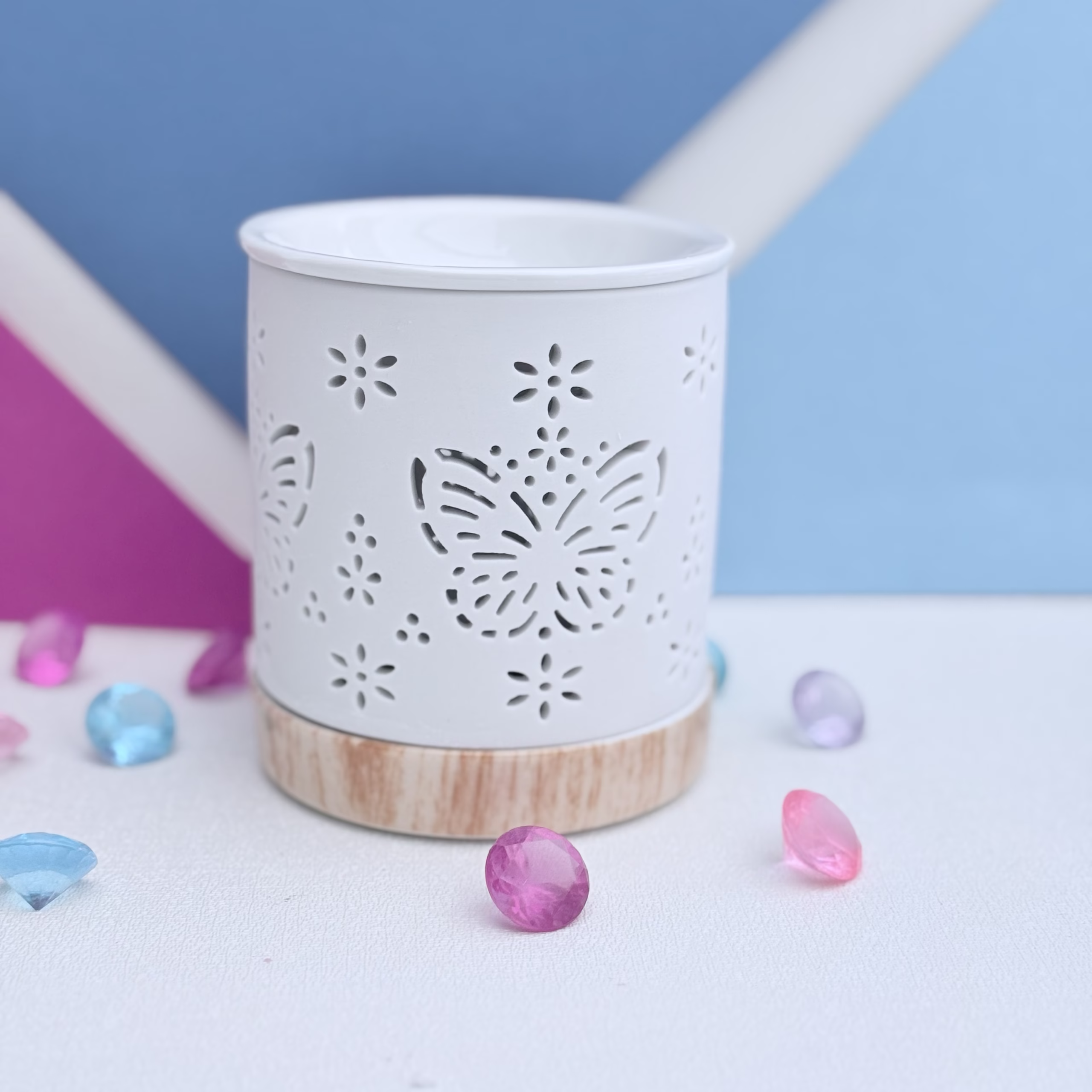 Vlinder Waxbrander 1 De Vlinder Waxbrander is een decoratieve geurbrander die ontworpen is voor het smelten van waxmelts