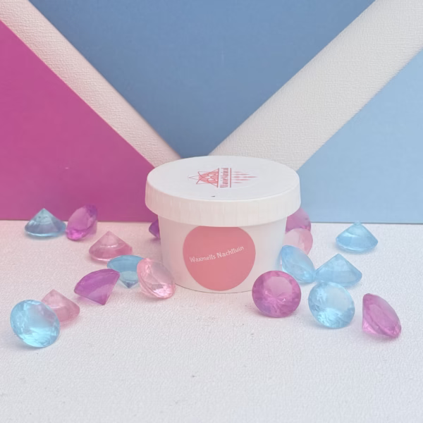 Waxmelts Nachttuin is een luxe, zoet-bloemige geur die je meeneemt naar een warme tuin in de avond.